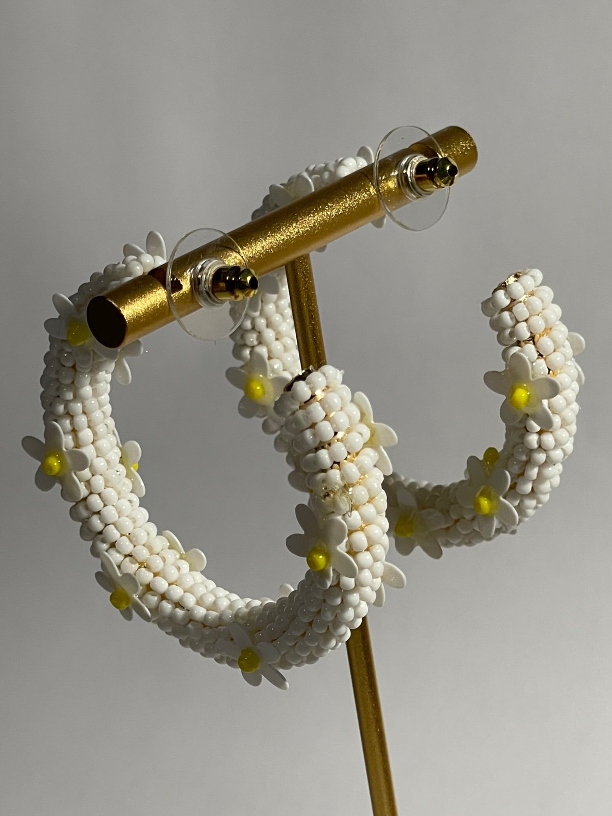 C&C California White Seed Bead & Resin Daisy Earrings