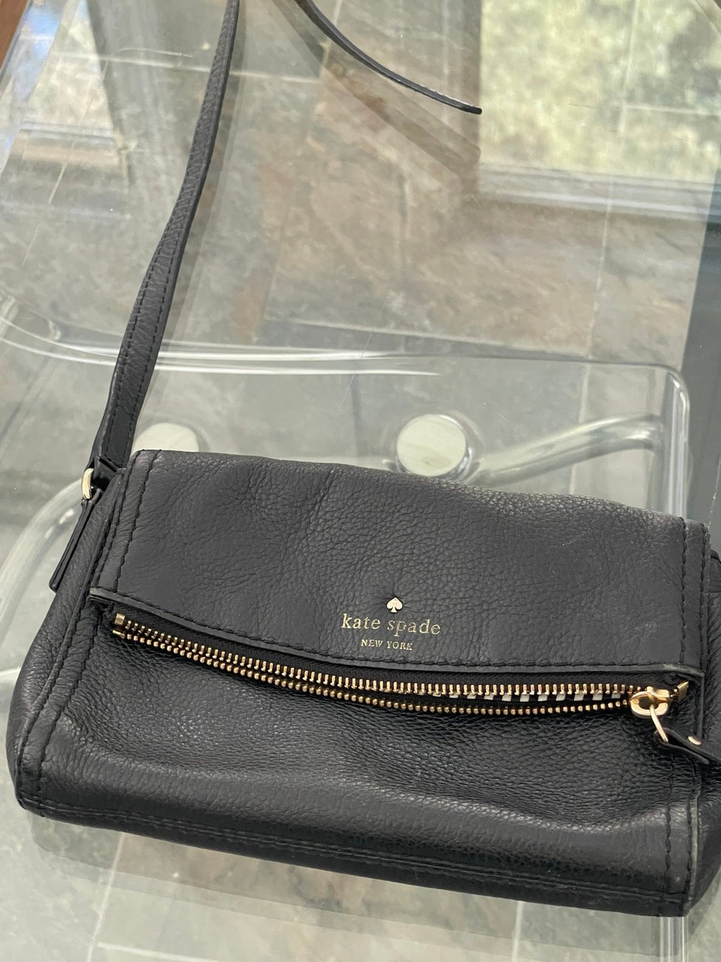 Kate Spade New York Black Pebbled Leather Crossbody purse / Bag Gold Zipper