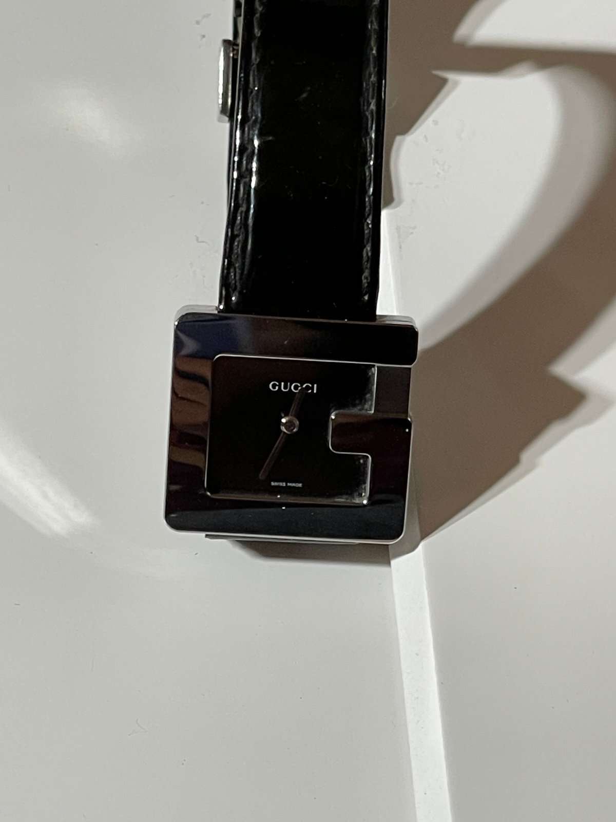 Gucci 3600j Patent Leather Band Watch