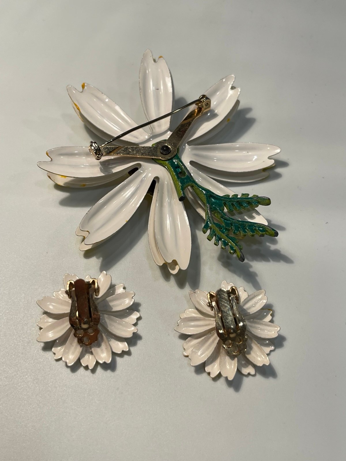 Vintage 1960s Enamel Daisy Brooch & Clip Earrings Set