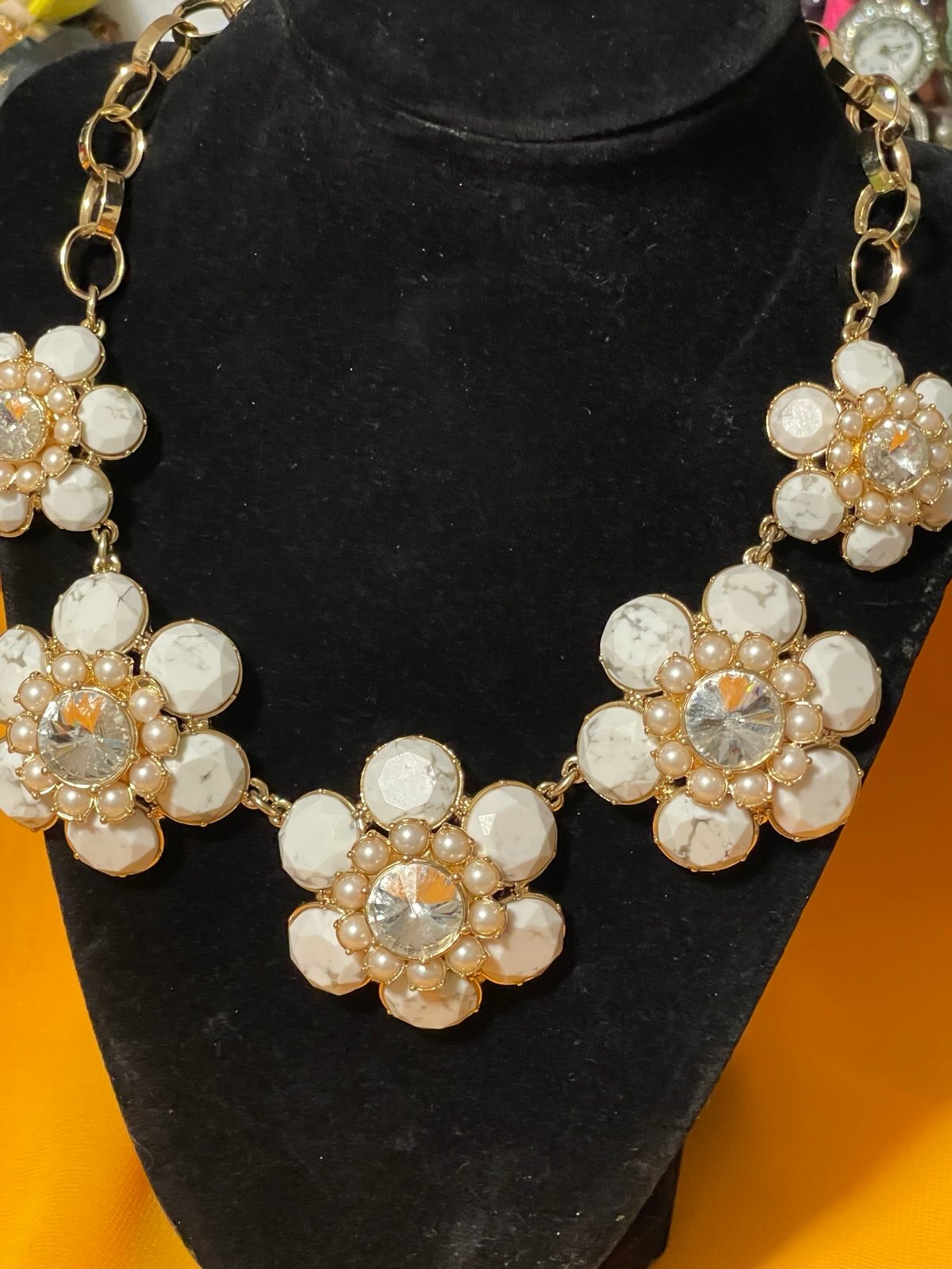 Ann Taylor 3D Floral Graduated Statement Necklace 22in