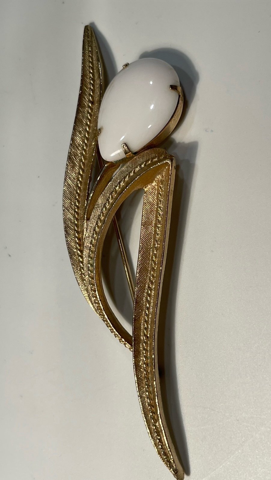 Vintage Sarah Coventry Milk Glass Cabochon ‘Flower’ w/Goldtone Stem
