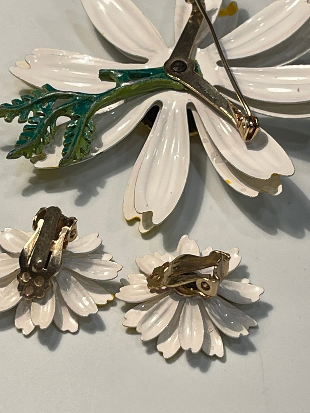 Vintage 1960s Enamel Daisy Brooch & Clip Earrings Set