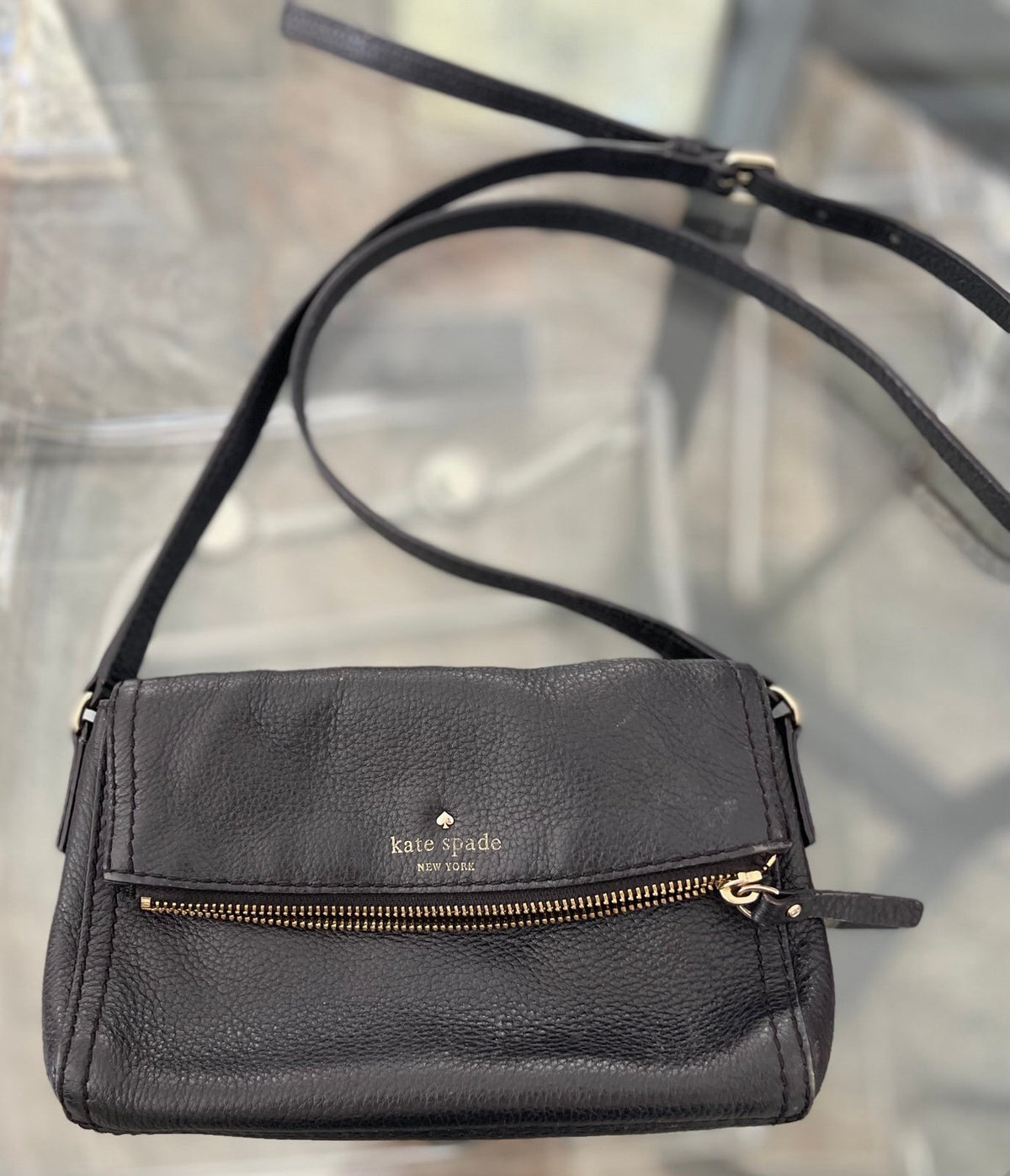 Kate Spade New York Black Pebbled Leather Crossbody purse / Bag Gold Zipper