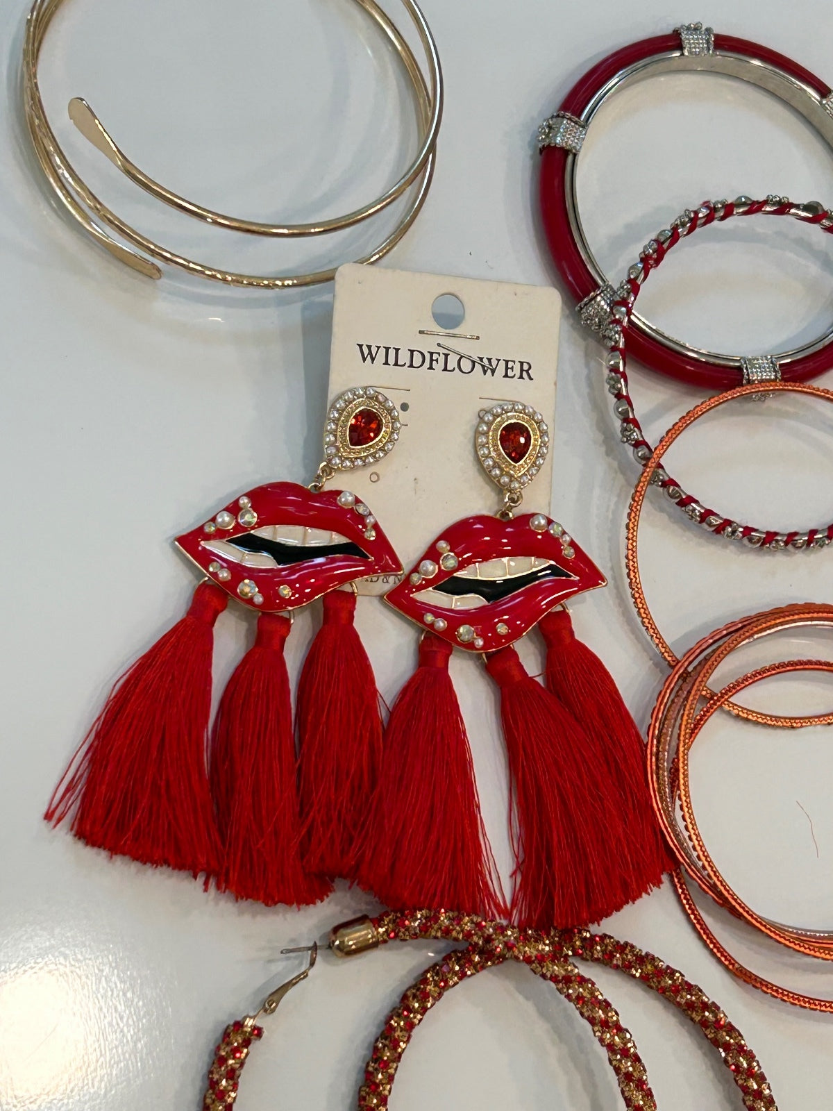 Vintage & Modern Costume Jewelry Lot Necklaces Bracelets Earrings