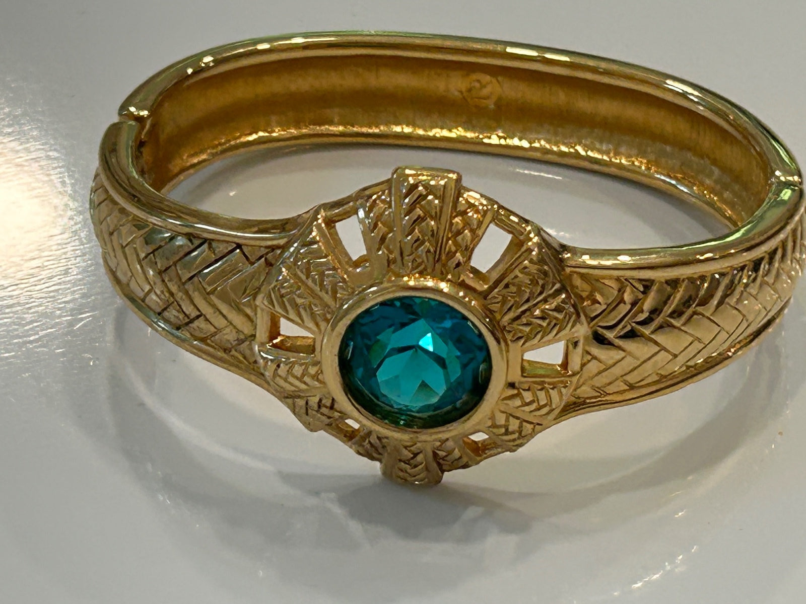 Vtg Swarovski Teal Crystal Gold Tone Hinged Bracelet Swan
