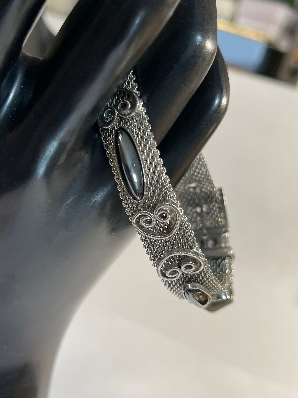 Mesh Silvertone Bracelet w/Hematite Cabochon & Filigree Heart Accent