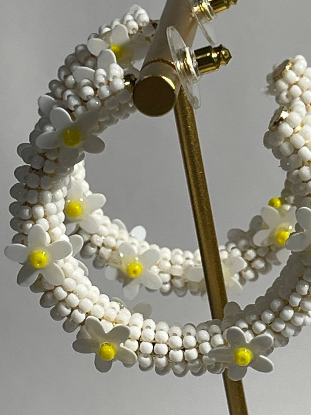 C&C California White Seed Bead & Resin Daisy Earrings