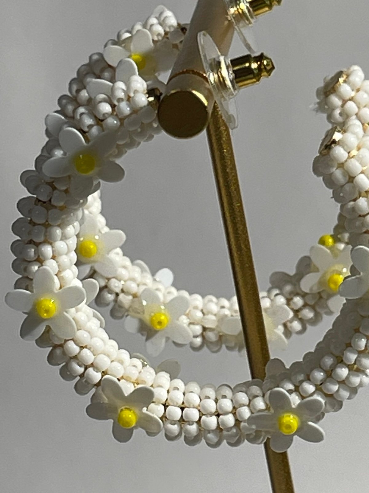 C&C California White Seed Bead & Resin Daisy Earrings