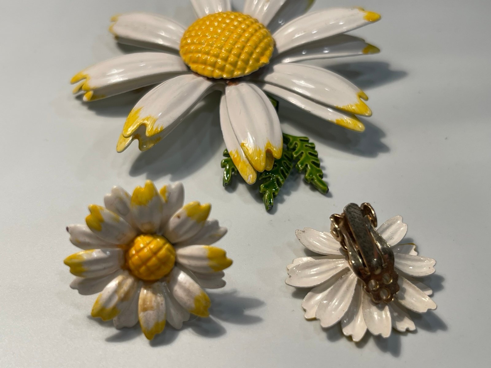 Vintage 1960s Enamel Daisy Brooch & Clip Earrings Set