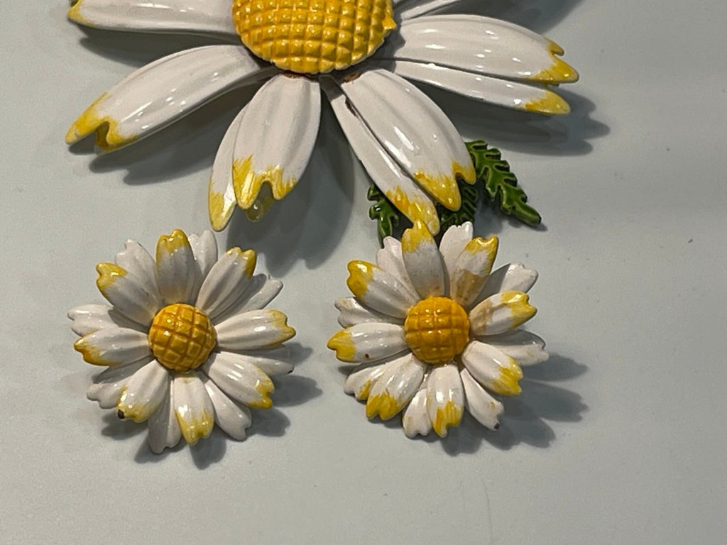 Vintage 1960s Enamel Daisy Brooch & Clip Earrings Set