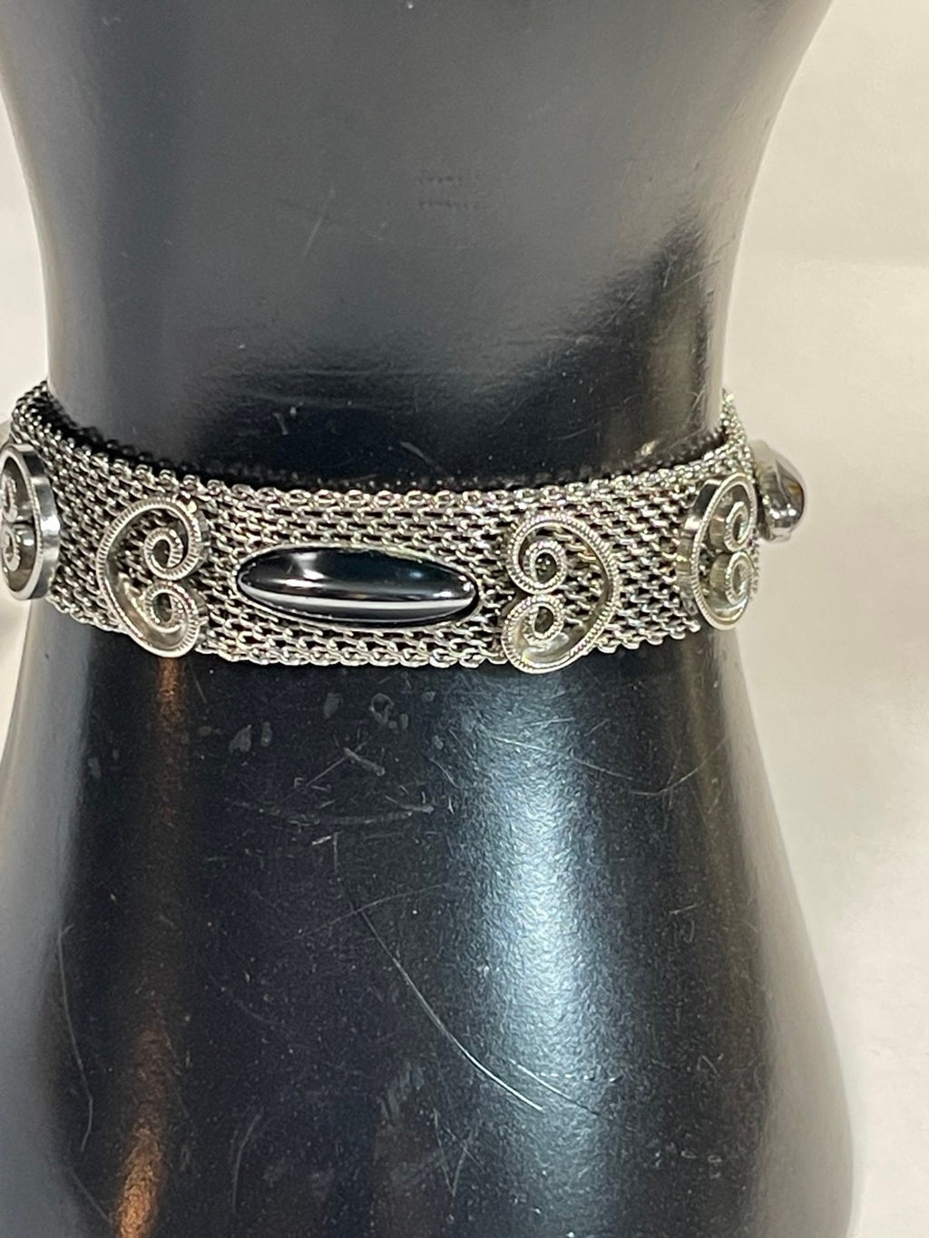Mesh Silvertone Bracelet w/Hematite Cabochon & Filigree Heart Accent